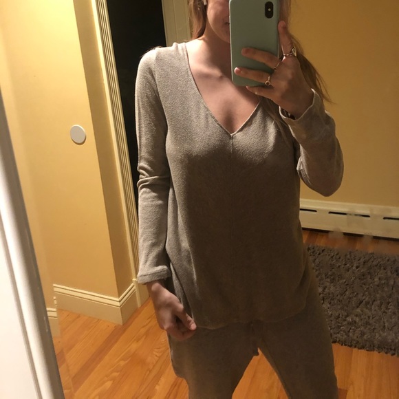 Long sleeve V neck - Picture 1 of 2